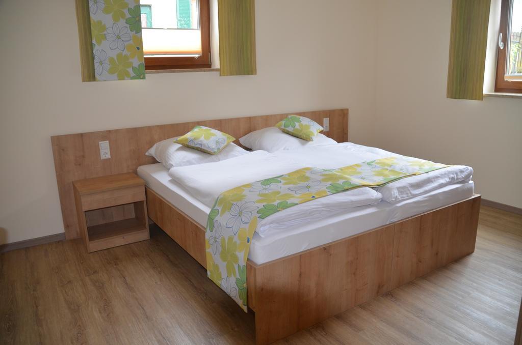 Landhotel Zum Adler Oberbechingen Room photo
