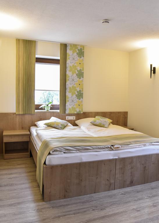 Landhotel Zum Adler Oberbechingen Exterior photo